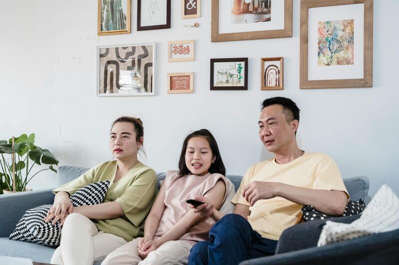 regarder émission en famille